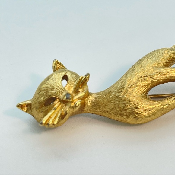 Vintage Stamped Monet Cat Brooch Pet Kitty Jewelry Textured Brushed Gold Tone - Picture 5 of 11